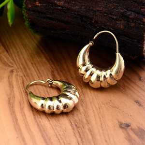 Pendientes de aro hechos a mano de croissant chapado en oro de Bali, joyería Bohemia minimalista delicada, regalo Unisex - Product Image 3