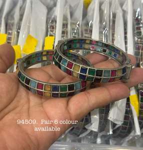 Brazalete Kada oxidado de diseñador para trajes étnicos de mujer - Product Image 3