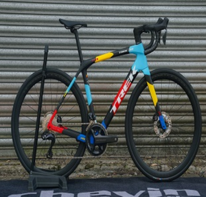 NUEVA Bicicleta ORIGINAL Domane SLR 7 2023 de 54 cm, Color Negro Team Treks, Proyecto Uno, de Alta Calidad - Product Image 1