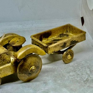 Fournitures de jardinage Tracteur antique en laiton de haute qualité avec chariot Ornement de décoration suspendu de Noël miniature - Product Image 4