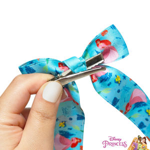 Colección HER Licenciada: Set de 7 Lazos para el Cabello con Diseño de Princesa, Pinzas de Cocodrilo, 150 Unidades, Venta al Por Mayor, Envío Gratis - Product Image 2