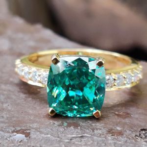 Bague solitaire en or massif 10 carats avec pavé de diamants cultivés en laboratoire VVS pour fête de mariage cadeau d'anniversaire certifié IGI pour la mariée - Product Image 5