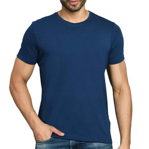 Camiseta sólida para hombre de aspecto sencillo que ofrece un estilo minimalista limpio con ajuste cómodo, informales de verano perfectos y trajes diarios - Product Image 1