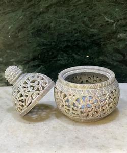 Porte-bougie vintage en marbre en forme de main, fait main, en pierre, pour une décoration intérieure élégante - Product Image 3