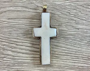 Colgante de hueso de búfalo y camello clásico hecho a mano, colgantes cruzados de hueso cortados a mano únicos para cristianos y católicos, Ágata - Product Image 3