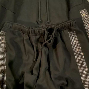 Pull Style 2025 OEM Service Produit Durable Avec Prix Raisonnable Casual Wear Strass Survêtements - Product Image 3