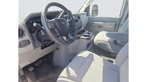 Ford E-Series Cutaway E-450 DRW 2023, Seminuevo - Product Image 4