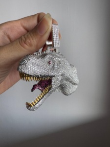 จี้ไดโนเสาร์เงินแท้ 925 สไตล์ฮิปฮอป ประดับโมอิสซาไนต์ รูปหน้าสัตว์ ปรับแต่งได้ เครื่องประดับชาร์มคุณภาพสำหรับผู้ชายและผู้หญิง เหมาะสำหรับเป็นของขวัญ - Product Image 3