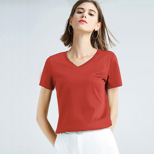 Camisetas de cuello en V con estilo premium para mujer Camisetas suaves y cómodas con cuello en V para mujer Camisetas transpirables OEM/ODM Fabricante - Product Image 4