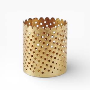 Porte-bougie en métal doré avec un design de cadre floral circulaire orné pour une décoration d'accentuation de luxe - Product Image 6