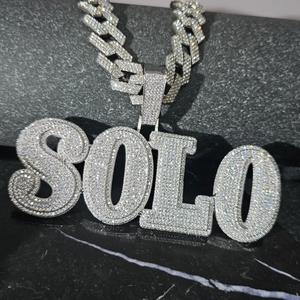Pendentif à breloque personnalisé avec <span class=keywords><strong>nom</strong></span> <span class=keywords><strong>de</strong></span> numéro et chaîne cubaine Collier personnalisé glacé Cadeau pour lui Bijoux d'anniversaire hiphop personnalisés - Product Image 1