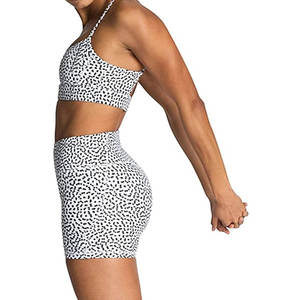 ชุดโยคะของผู้หญิงกางเกงขาสั้นออกแบบเองได้ชุดเล่นฟิตเนสยิมน้ำหนักเบามีโลโก้ด้านหน้าเป็นลายพื้นดีไซน์ใหม่ - Product Image 4