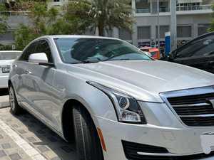 Sedán Usado Cadillac MG 2022 con Motor Turbo Automático, Interior Claro, Tracción Total, R17, Cuero, Aleación de Aluminio, Eléctrico, Techo Panorámico - Product Image 3