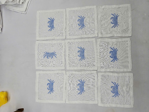 Dessous de verre brodés de crabe super beaux et luxueux utilisés dans les restaurants et les hôtels. Nous acceptons les commandes en gros. - Product Image 3