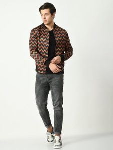 Chaqueta Bomber de satén personalizada para hombre de talla grande, dorada y Real vintage con cuello levantado y logotipos bordados de chenilla - Product Image 5