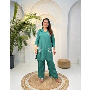 Tenue Kurti en rayonne faite à la main exclusive pour femmes, pour les fêtes, les réceptions de mariage, les soirées et les événements culturels - Product Image 1