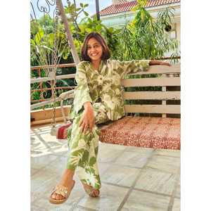 ชุดนอนแขนยาวสำหรับผู้หญิง Peacock Crepe Garden สำหรับใส่ทุกวัน ชุดผ้าฝ้าย/ใยไผ่ ชุด 2 ชิ้น - Product Image 4