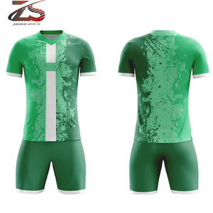 Ropa de fútbol transpirable sublimada personalizada, nuevos uniformes de entrenamiento hechos en Pakistán - Product Image 2