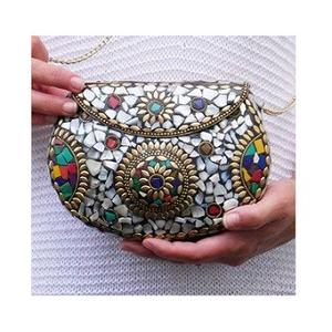 Bolso de mano de lujo para mujer con embrague de resina de diamantes de imitación de alto perfil Estilo de moda para bodas y aniversarios - Product Image 1