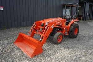Tractor Kubota Serie L L2502 HST de 25 HP, Tractor Kubota 4x4 Hidrostático para Granja con Toma de Fuerza y Enganche de 3 Puntos - Product Image 6