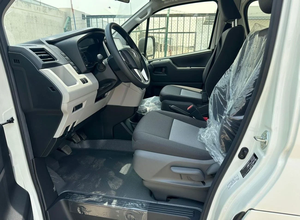 Casi Nueva, Como Nueva y a un Precio Increíble: Minivan T-Y HIACE DX 2.0L de 13 Plazas, Año 2025 - Product Image 3