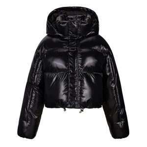 Veste matelassée pour femmes avec logo personnalisé, respirant, imperméable, tricoté, fabriqué en polyester, utilisé à l'extérieur, avec approvisionnement en gros direct au Pakistan - Product Image 5