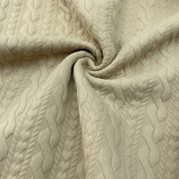 Tissu jacquard tricoté matelassé à motif géométrique extensible pour vêtements de mode – Vente en gros – En stock
