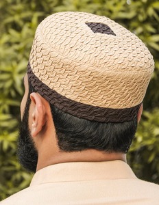 Tópi Musulmán Impermeable Hecho a Mano para Oración, Superficie Cosida con Estilo de Cuadrícula para Ceremonias Religiosas Festivas y Uso Deportivo Informal - Product Image 6