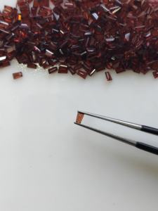 1.5x2x3มม. สีแดงโกเมนเรียวบาแกตต์ตัดอัญมณีธรรมชาติ - Product Image 4