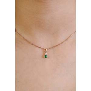 Pendentif en émeraude taille coussin naturelle en or rose, or blanc ou platine - Product Image 2