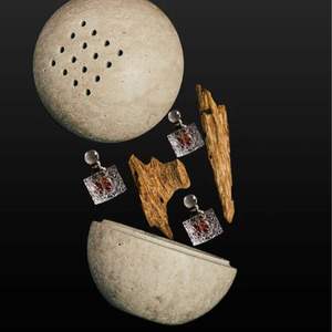 Huy Phat Huile essentielle de bois d'agar Pure Oud et bois Hydratant Fourniture OEM Changement de paradigme en parfumerie - Product Image 4