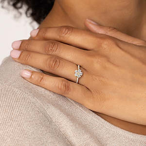 Bague en or 14 carats avec diamant de laboratoire Lily Pav - Product Image 4