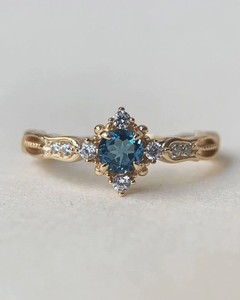 แหวนเงินแท้ 925 ประดับเพทายสีน้ำเงิน พร้อมหินตกแต่งสีขาว ดีไซน์หรูหราสำหรับสุภาพสตรี ขายส่งแหวนพลอย - Product Image 2