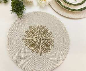Napperon perlé Chargeur rond fait à la main pour salle à manger de luxe et décor de vacances Pièce unique perlé à la main, napperon, pendaison de crémaillère - Product Image 5
