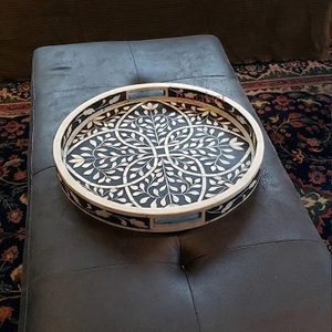 Bandeja de Incrustaciones de Hueso de Primera Calidad |   Bandeja Redonda con Diseño Inspirado en el Chakra Ashoka para Regalos de Herencia, Decoración y Servicio Elegante - Product Image 1