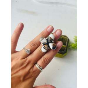 Anillo Ajustable de Plata de Ley Chapado en Oro Rosa y Oro Blanco Myron Benally con Diamante de Corte Ovalado en Engaste de Bisel, Talla 7.25, Regalo - Product Image 2