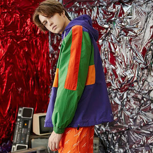 เสื้อแจ็คเก็ตกันลมแบบมีฮู้ด ผ้าโพลีเอสเตอร์ น้ำหนักเบา สำหรับผู้ชาย สีสันแบบคัสตอม  รับผลิตตามแบบ (OEM) พร้อมสกรีนโลโก้ ขายส่ง - Product Image 5