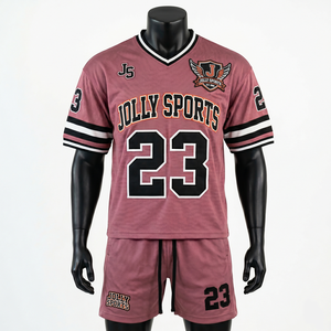 Conjunto de camiseta y pantalones cortos de fútbol para hombre, 160 GSM, malla de poliéster, rayas rosas, logotipo personalizado. - Product Image 1