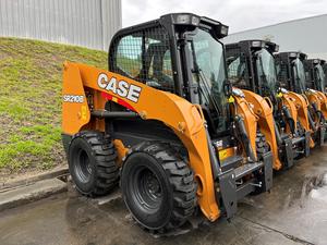 Cargadora compacta CASE SR210B con brazo telescópico, potencia hidráulica auxiliar, cucharón QT, un solo propietario - Product Image 2