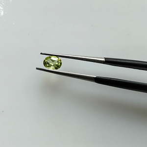 Peridoto Natural Verde, Corte Ovalado de 5x4 mm, Piedra Preciosa Suelta de la Mejor Calidad, Gemas de Montaña Roja para Joyería - Product Image 1