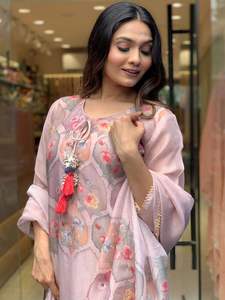 Dernière tenue de créateur Vêtements ethniques à la mode les plus tendances Pantalon Kurti en soie Taby & Dupatta avec imprimé à vendre - Product Image 3