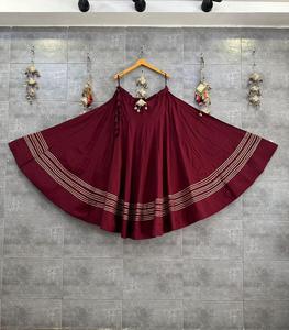 Maroon Một Dòng Váy Với Vàng Thêu Lụa Pha Trộn Lehenga Váy Cho Phụ Nữ Ấn Độ Dân Tộc Mặc Lễ Hội Và Trang Phục Cưới - Product Image 1