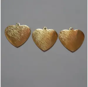 Conector inspirador en forma de corazón, hallazgo de joyería para Festival, Latón chapado en oro, joyería para regalo de cumpleaños