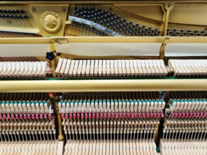 Piano droit Yamaha U3A d'occasion, qualité japonaise, performance professionnelle, prêt pour la scène, son clair et puissant, U3 U1 U2 - Product Image 3