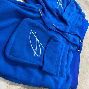 Conjunto de dos piezas de chándal informal para hombre al por mayor Conjunto de sudadera con capucha y pantalones de chándal apilados con impresión de logotipo personalizado para hombre - Product Image 4