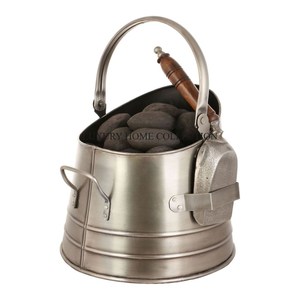 Seau à charbon en métal portable de style fermier avec pelle pour une manipulation facile du charbon et du nettoyage des cendres après la cuisson. - Product Image 5