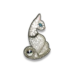Broche de moda de gato blanco y negro con perla de cristal bordado a mano con cuentas de alambre de lingotes para compromiso de boda para niños - Product Image 3