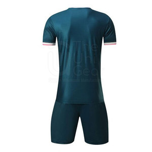 Ensembles d'uniformes de football sur mesure pour hommes Nouveau style de kit de football Vêtements de sport fabriqués en usine au Pakistan - Product Image 6