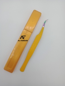 แหนบปลายแหลม 45 องศา สีเหลือง พร้อมปลายไฟเบอร์หลายเส้น ผลิตจากเหล็กกล้าไร้สนิมญี่ปุ่น บรรจุในกล่องการ์ดพร้อมโลโก้สั่งทำ - Product Image 2
