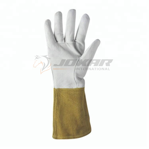 Gants de soudage conçus pour la résistance à la chaleur et la durabilité fabriqués avec du cuir de première qualité et de longues manches de protection pour la sécurité - Product Image 3